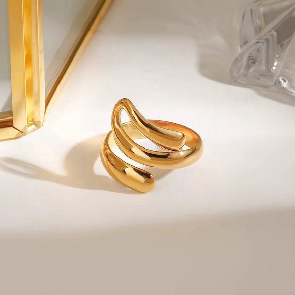 18K Gold Plated Adjustabke Ring - Picture 2 of 6